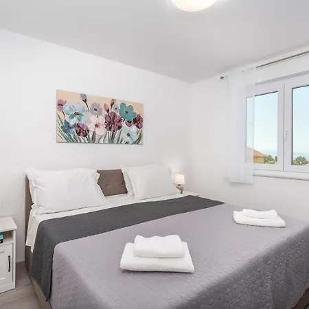 Kvarner Bay - 2 & 4 *