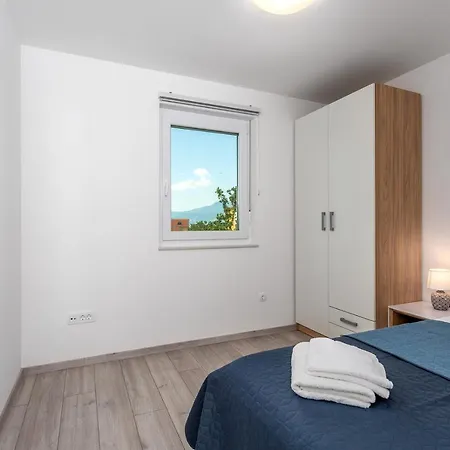 Kvarner Bay - 2 & 4 *