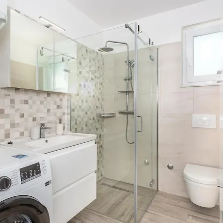 Kvarner Bay - 2 & 4 *