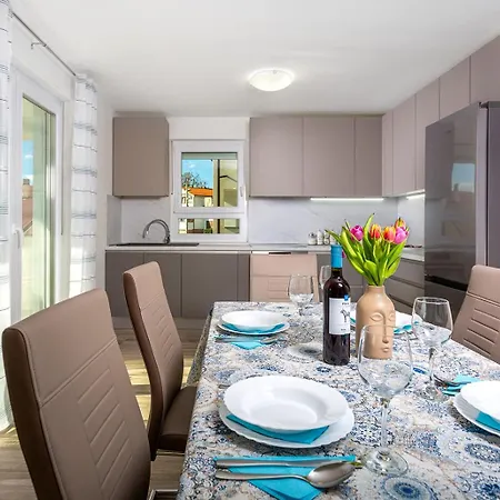 Kvarner Bay - 2 & 4 *