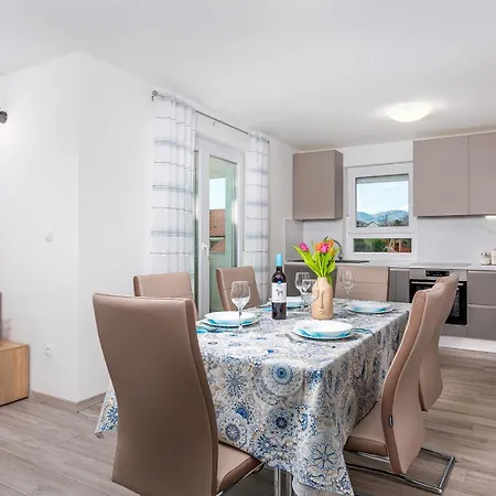 Kvarner Bay - 2 & 4 *