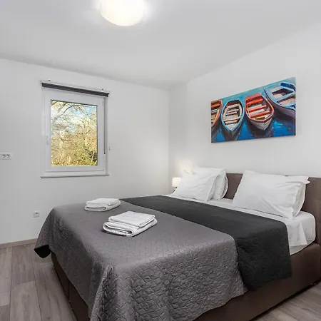 Kvarner Bay - 2 & 4 * Rijeka