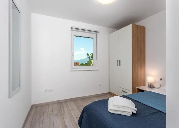 Kvarner Bay - 2 & 4 *