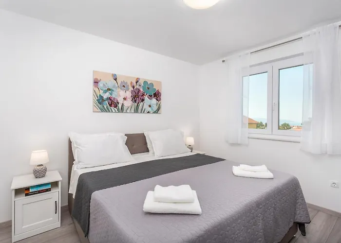 Kvarner Bay - 2 & 4 *