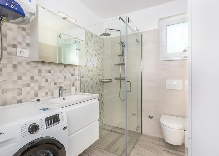 Kvarner Bay - 2 & 4 *