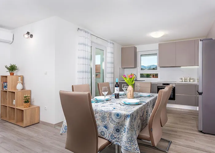 Kvarner Bay - 2 & 4 *