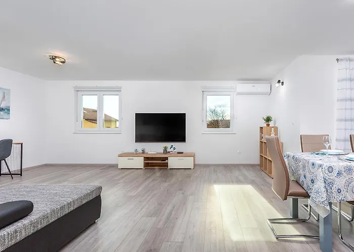 Kvarner Bay - 2 & 4 *