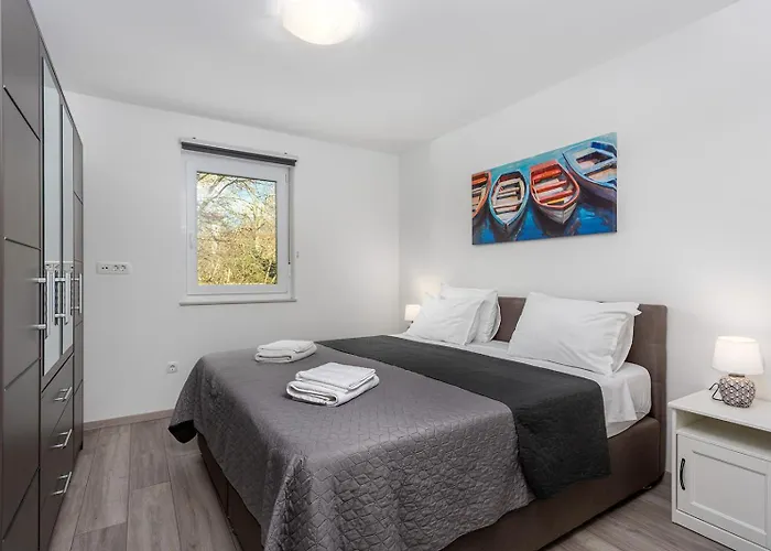 Kvarner Bay - 2 & 4 * Rijeka